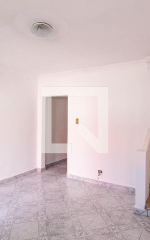 Casa à venda com 40m², 2 quartos e sem vaga Casa à venda com 40m², 2 quartos e sem vagaSala