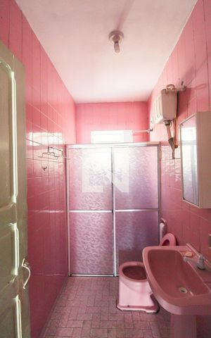 Casa à venda com 40m², 2 quartos e sem vaga Casa à venda com 40m², 2 quartos e sem vagaBanheiro