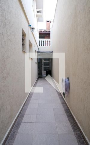 Casa à venda com 170m², 3 quartos e 2 vagas Casa à venda com 170m², 3 quartos e 2 vagasCorredor