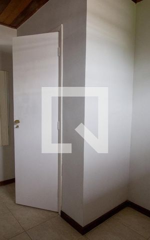 Casa de condomínio para alugar com 240m², 4 quartos e 2 vagas Casa de condomínio para alugar com 240m², 4 quartos e 2 vagasCloset da Suíte 1