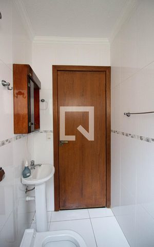 Casa à venda com 140m², 3 quartos e 2 vagas Casa à venda com 140m², 3 quartos e 2 vagasBanheiro 1