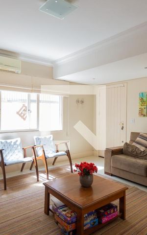 Casa de condomínio à venda com 102m², 3 quartos e 2 vagasSala