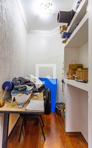 Casa à venda com 349m², 5 quartos e 5 vagas Casa à venda com 349m², 5 quartos e 5 vagasCloset da Suite 3