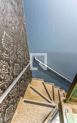 Casa à venda com 349m², 5 quartos e 5 vagas Casa à venda com 349m², 5 quartos e 5 vagasEscada Garagem 1