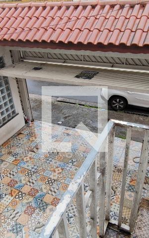 Casa à venda com 349m², 5 quartos e 5 vagas Casa à venda com 349m², 5 quartos e 5 vagasFrente Casa Fundos