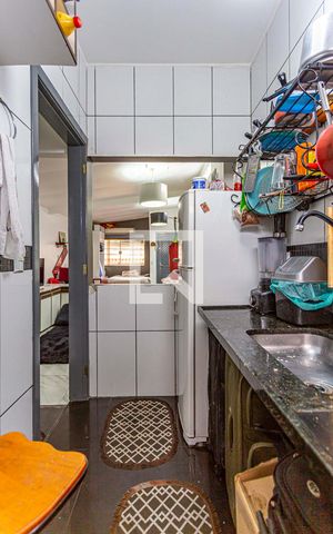 Casa à venda com 349m², 5 quartos e 5 vagas Casa à venda com 349m², 5 quartos e 5 vagasCasa Fundos - Cozinha