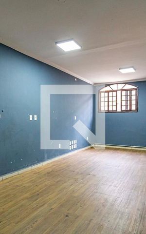Casa à venda com 349m², 5 quartos e 5 vagas Casa à venda com 349m², 5 quartos e 5 vagasSala 4