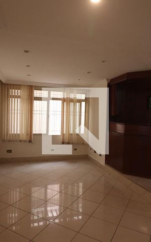 Casa para alugar com 380m², 4 quartos e 2 vagasSala 
