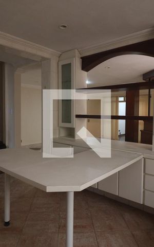 Casa para alugar com 380m², 4 quartos e 2 vagasCozinha 