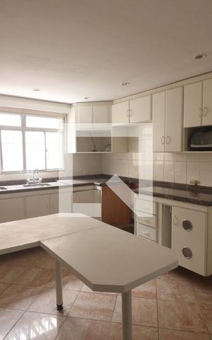 Casa para alugar com 380m², 4 quartos e 2 vagasCozinha 