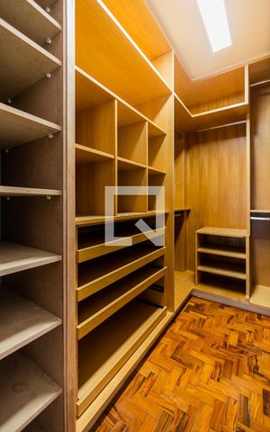 Apartamento à venda com 186m², 2 quartos e 1 vagaCloset da suíte 2
