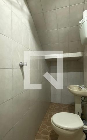 Casa à venda com 80m², 2 quartos e 1 vaga Casa à venda com 80m², 2 quartos e 1 vagaBanheiro de serviço