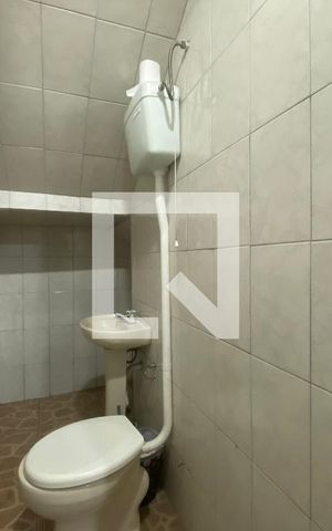 Casa à venda com 80m², 2 quartos e 1 vaga Casa à venda com 80m², 2 quartos e 1 vagaBanheiro de serviço