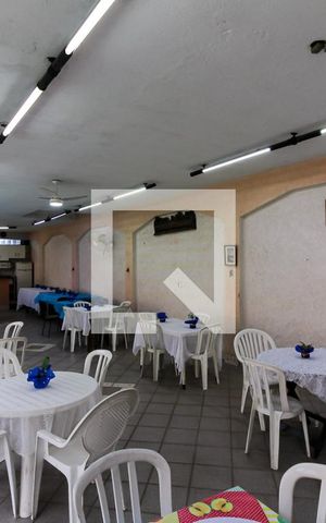 Casa à venda com 486m², 5 quartos e 3 vagas Casa à venda com 486m², 5 quartos e 3 vagasÁrea comum - Salão de festas