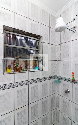 Casa à venda com 486m², 5 quartos e 3 vagas Casa à venda com 486m², 5 quartos e 3 vagasSuíte 2 - Banheiro