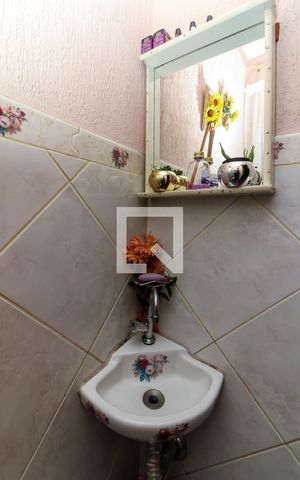 Casa à venda com 486m², 5 quartos e 3 vagas Casa à venda com 486m², 5 quartos e 3 vagasLavabo