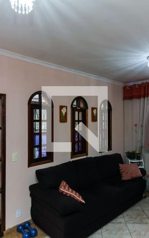 Casa à venda com 486m², 5 quartos e 3 vagas Casa à venda com 486m², 5 quartos e 3 vagasSala