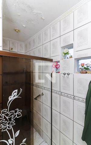 Casa à venda com 486m², 5 quartos e 3 vagas Casa à venda com 486m², 5 quartos e 3 vagasSuíte 1 - Banheiro