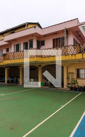 Casa à venda com 486m², 5 quartos e 3 vagas Casa à venda com 486m², 5 quartos e 3 vagasQuadra de Tênis