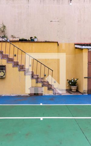Casa à venda com 486m², 5 quartos e 3 vagas Casa à venda com 486m², 5 quartos e 3 vagasQuadra de Tênis