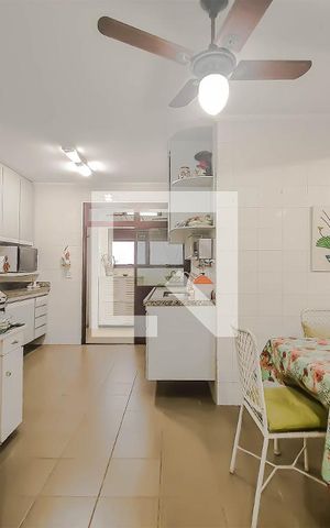 Apartamento para alugar com 276m², 4 quartos e 2 vagas Apartamento para alugar com 276m², 4 quartos e 2 vagasCozinha