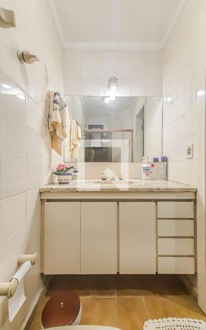 Apartamento para alugar com 276m², 4 quartos e 2 vagas Apartamento para alugar com 276m², 4 quartos e 2 vagasBanheiro da Suíte 2