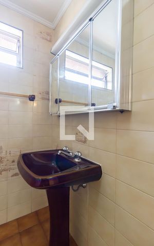 Casa para alugar com 130m², 3 quartos e 2 vagas Casa para alugar com 130m², 3 quartos e 2 vagasBanheiro
