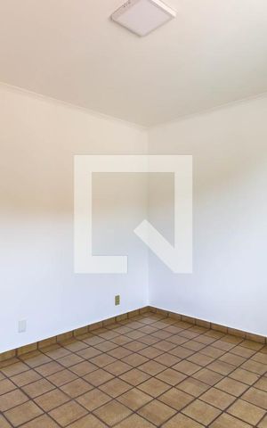 Casa para alugar com 130m², 3 quartos e 2 vagas Casa para alugar com 130m², 3 quartos e 2 vagasSuíte