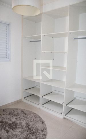 Apartamento à venda com 70m², 2 quartos e 2 vagas Apartamento à venda com 70m², 2 quartos e 2 vagasCloset do quarto