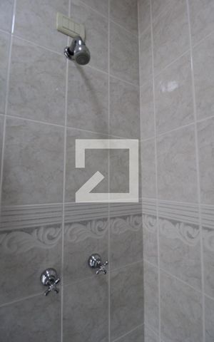 Casa à venda com 411m², 4 quartos e 5 vagasBanheiro externo 2