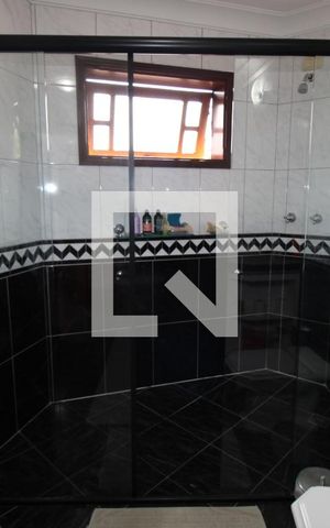 Casa à venda com 411m², 4 quartos e 5 vagasBanheiro da Suíte 1