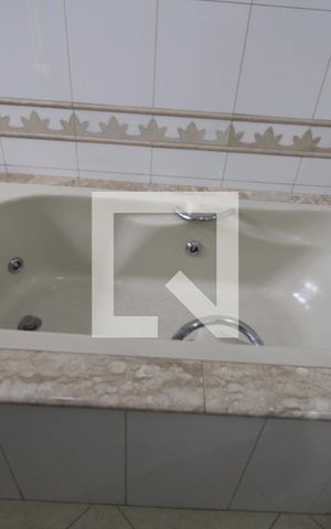 Casa à venda com 411m², 4 quartos e 5 vagasBanheiro da Suíte 4