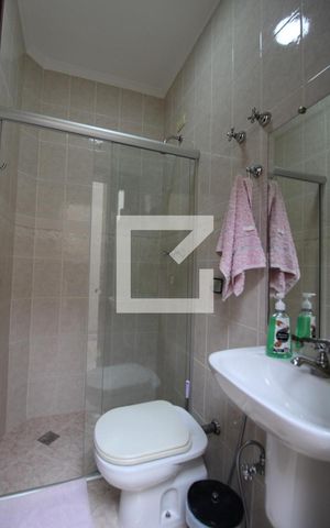 Casa à venda com 411m², 4 quartos e 5 vagasBanheiro externo 1