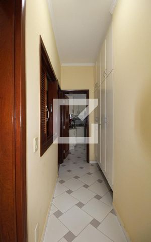 Casa à venda com 411m², 4 quartos e 5 vagasCorredor de Serviço