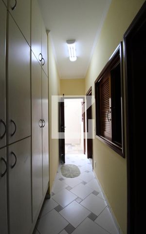 Casa à venda com 411m², 4 quartos e 5 vagasCorredor de Serviço