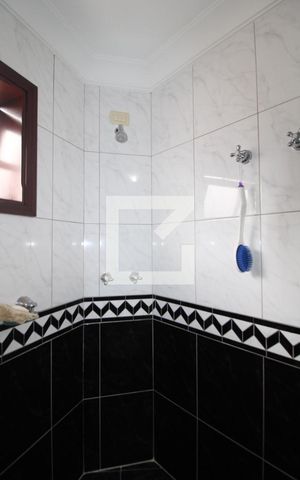 Casa à venda com 411m², 4 quartos e 5 vagasBanheiro da Suíte 1