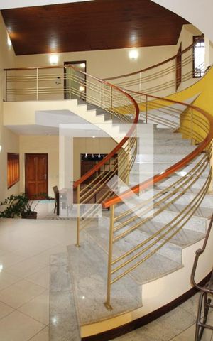 Casa à venda com 411m², 4 quartos e 5 vagasEscada