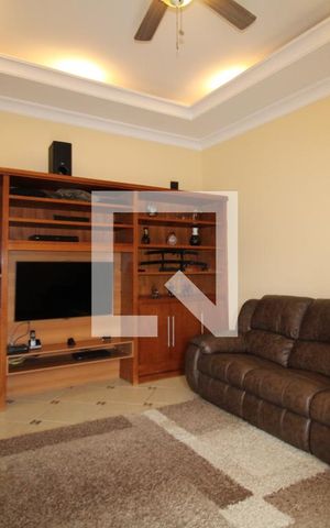 Casa à venda com 411m², 4 quartos e 5 vagasSala de TV