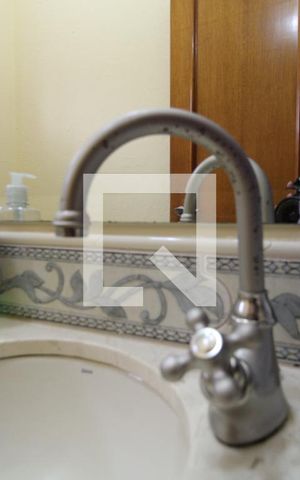 Casa à venda com 411m², 4 quartos e 5 vagasLavabo