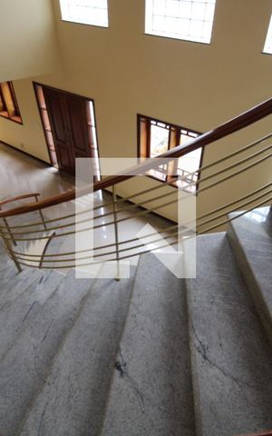 Casa à venda com 411m², 4 quartos e 5 vagasEscada