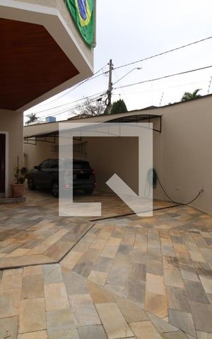 Casa à venda com 411m², 4 quartos e 5 vagasGaragem