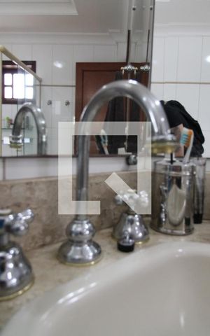 Casa à venda com 411m², 4 quartos e 5 vagasBanheiro da Suíte 4