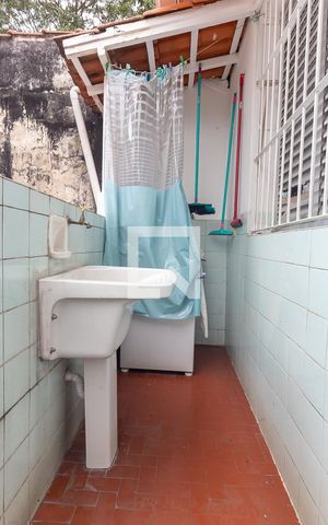 Casa à venda com 76m², 2 quartos e sem vaga
