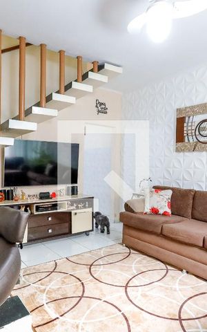 Casa à venda com 75m², 2 quartos e sem vaga Casa à venda com 75m², 2 quartos e sem vagaSala