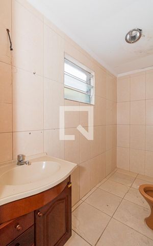 Casa à venda com 40m², 1 quarto e sem vaga Casa à venda com 40m², 1 quarto e sem vagaBanheiro