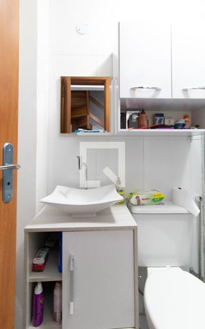 Casa de condomínio à venda com 110m², 3 quartos e 1 vaga Casa de condomínio à venda com 110m², 3 quartos e 1 vagaBanheiro