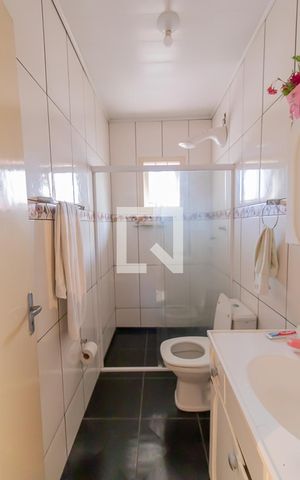 Casa à venda com 140m², 3 quartos e 2 vagasBanheiro 