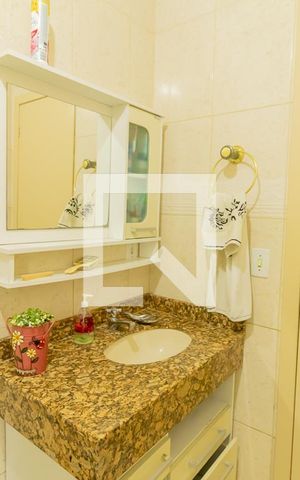 Casa à venda com 140m², 3 quartos e 2 vagasBanheiro 