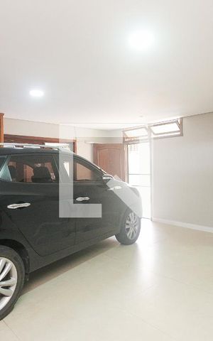 Casa à venda com 294m², 4 quartos e 2 vagas Casa à venda com 294m², 4 quartos e 2 vagasGaragem