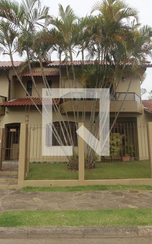Casa à venda com 294m², 4 quartos e 2 vagas Casa à venda com 294m², 4 quartos e 2 vagasFachada